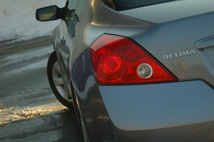  Nissan Altima Coupe 2.5S 2008 года  (фото 46 из 50)